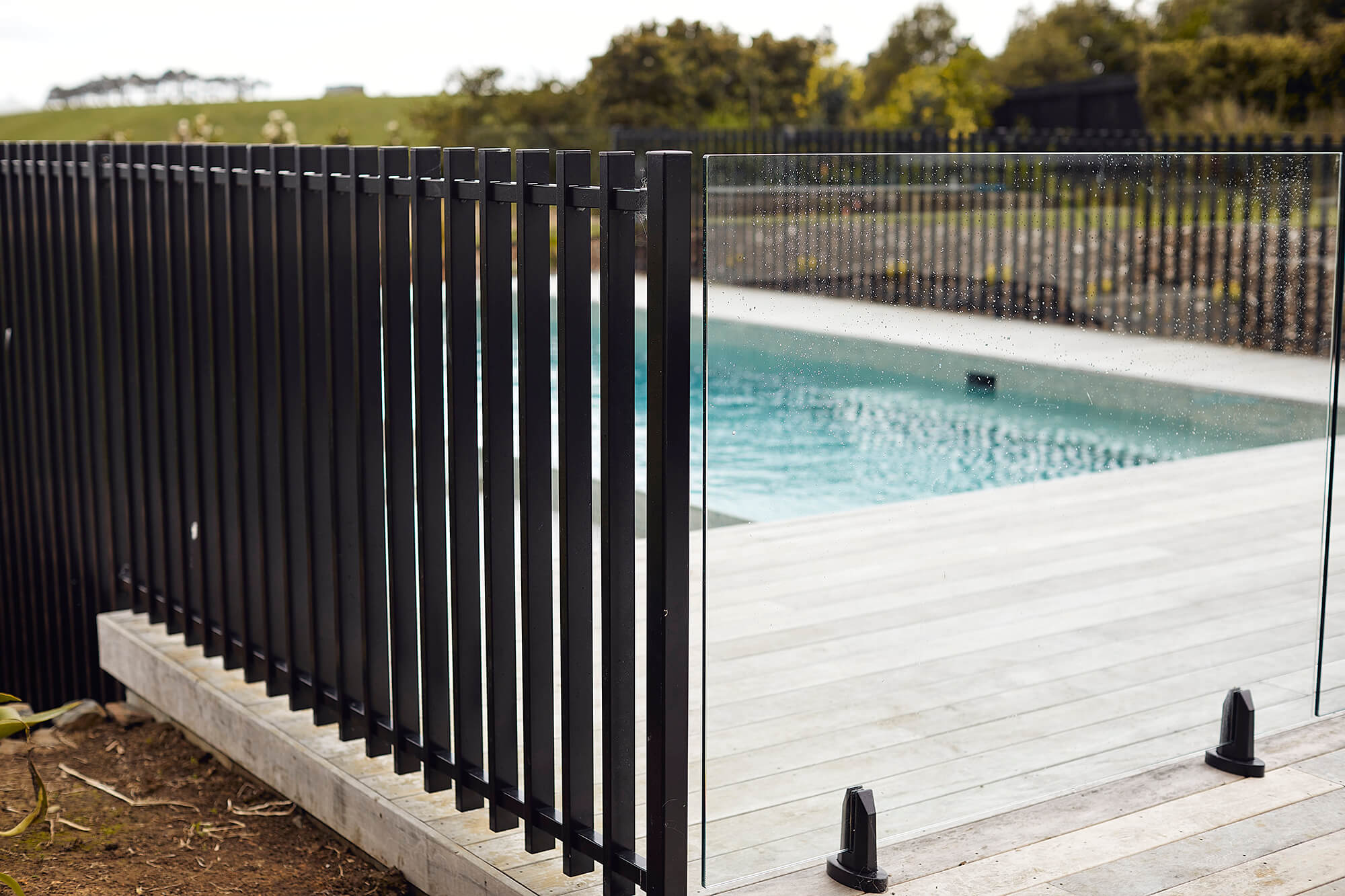 pool glass tub taranaiki Ham 01