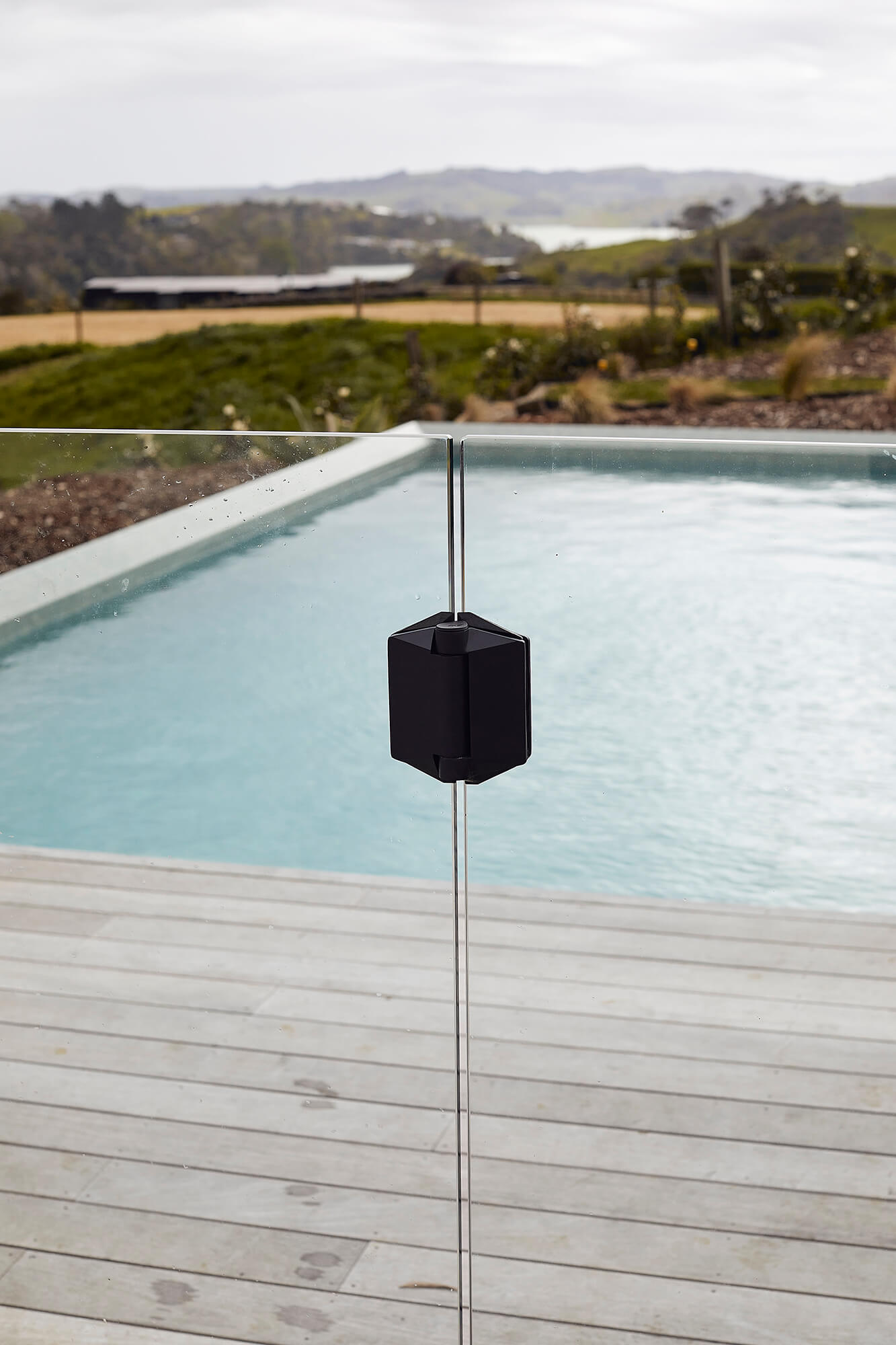 pool glass tub taranaiki Ham 010