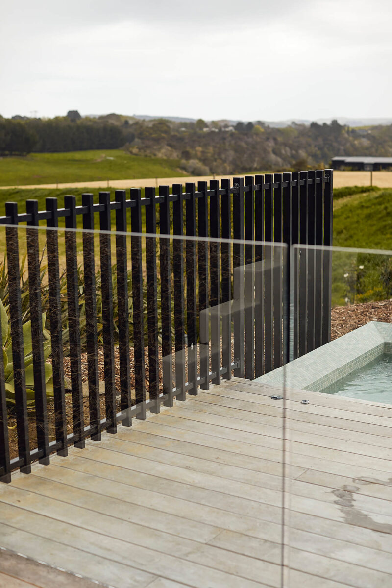 pool glass tub taranaiki Ham 02