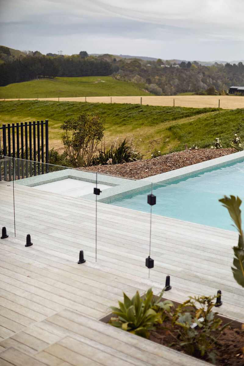 pool glass tub taranaiki Ham 07