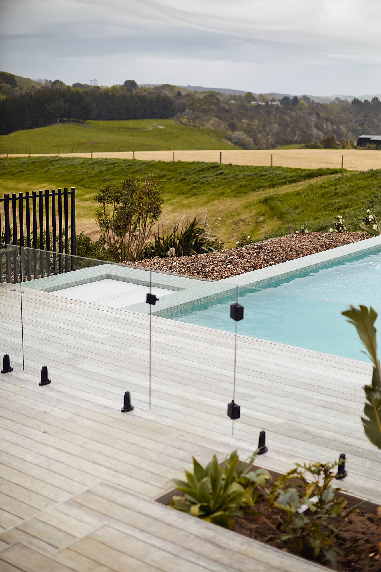 pool glass tub taranaiki Ham 07