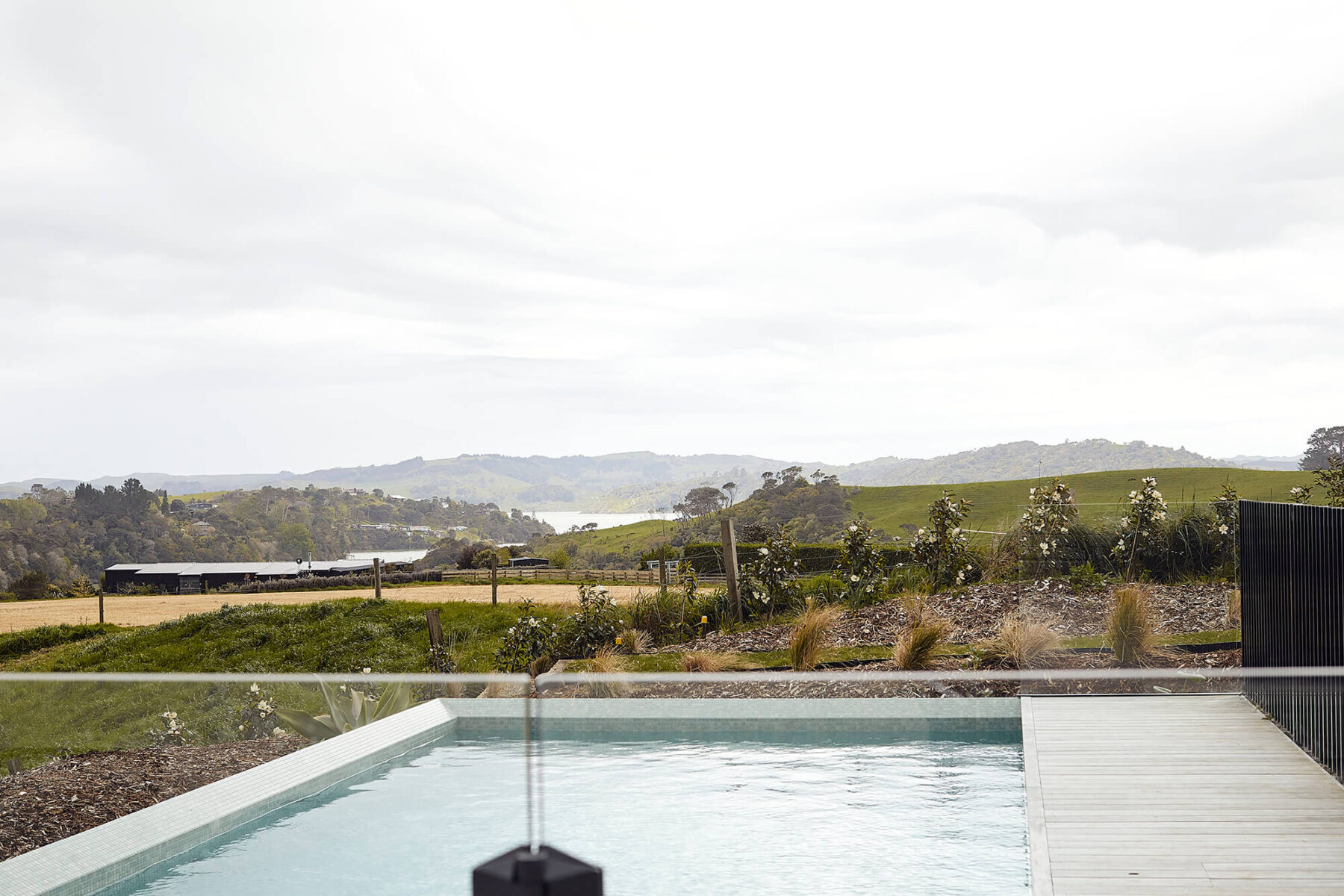 pool glass tub taranaiki Ham 09