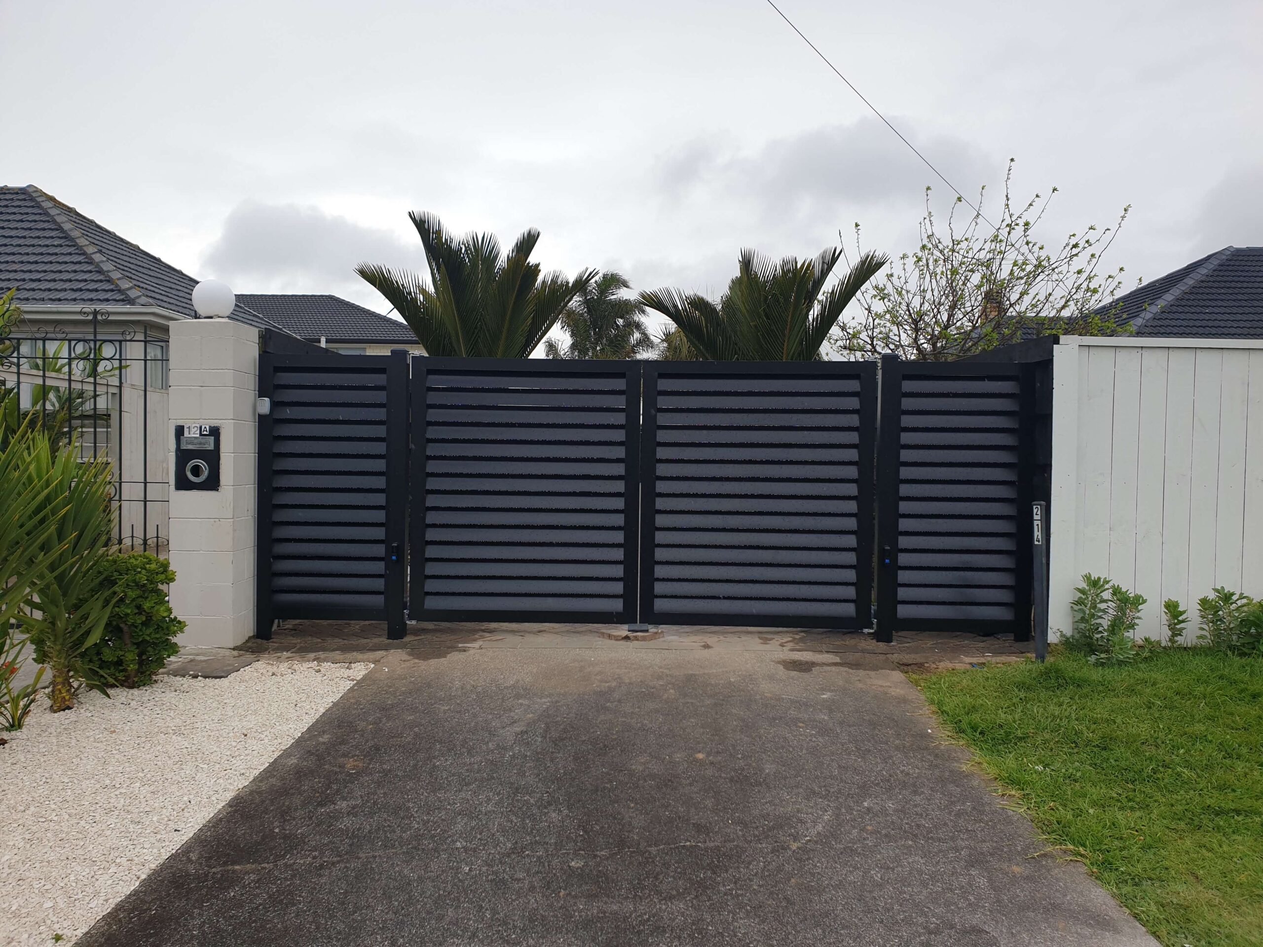 Driveway_gates_louvre_03