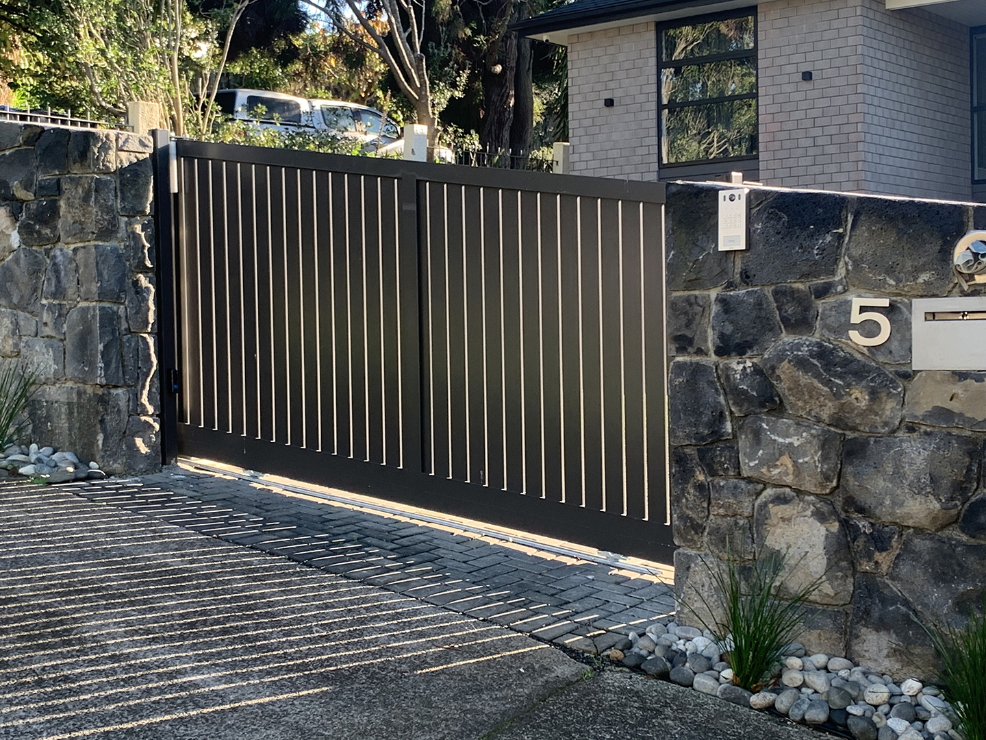 driveway_vert_slat_010