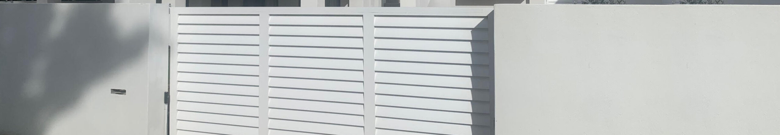 lourve-contemporary-driveway-banner