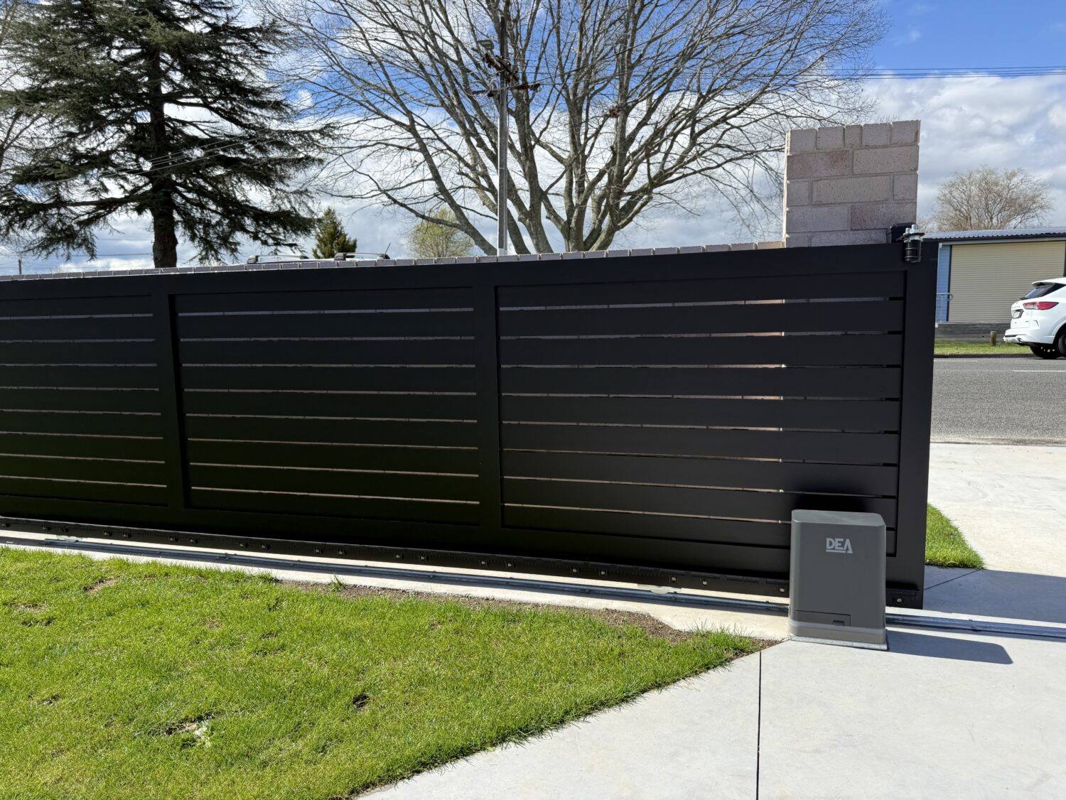 black slat gate hamilton